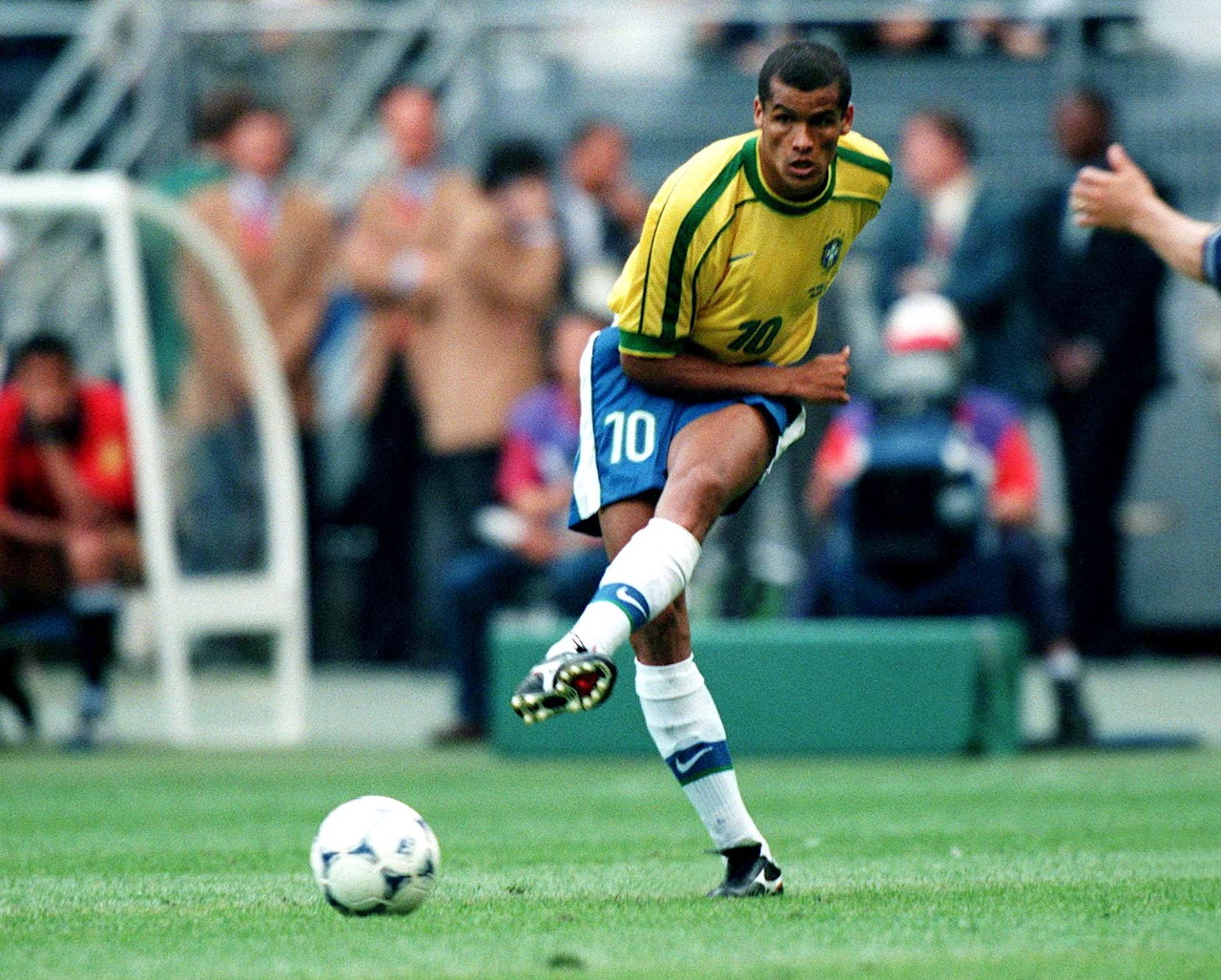 切吸引两名 切吸引两名